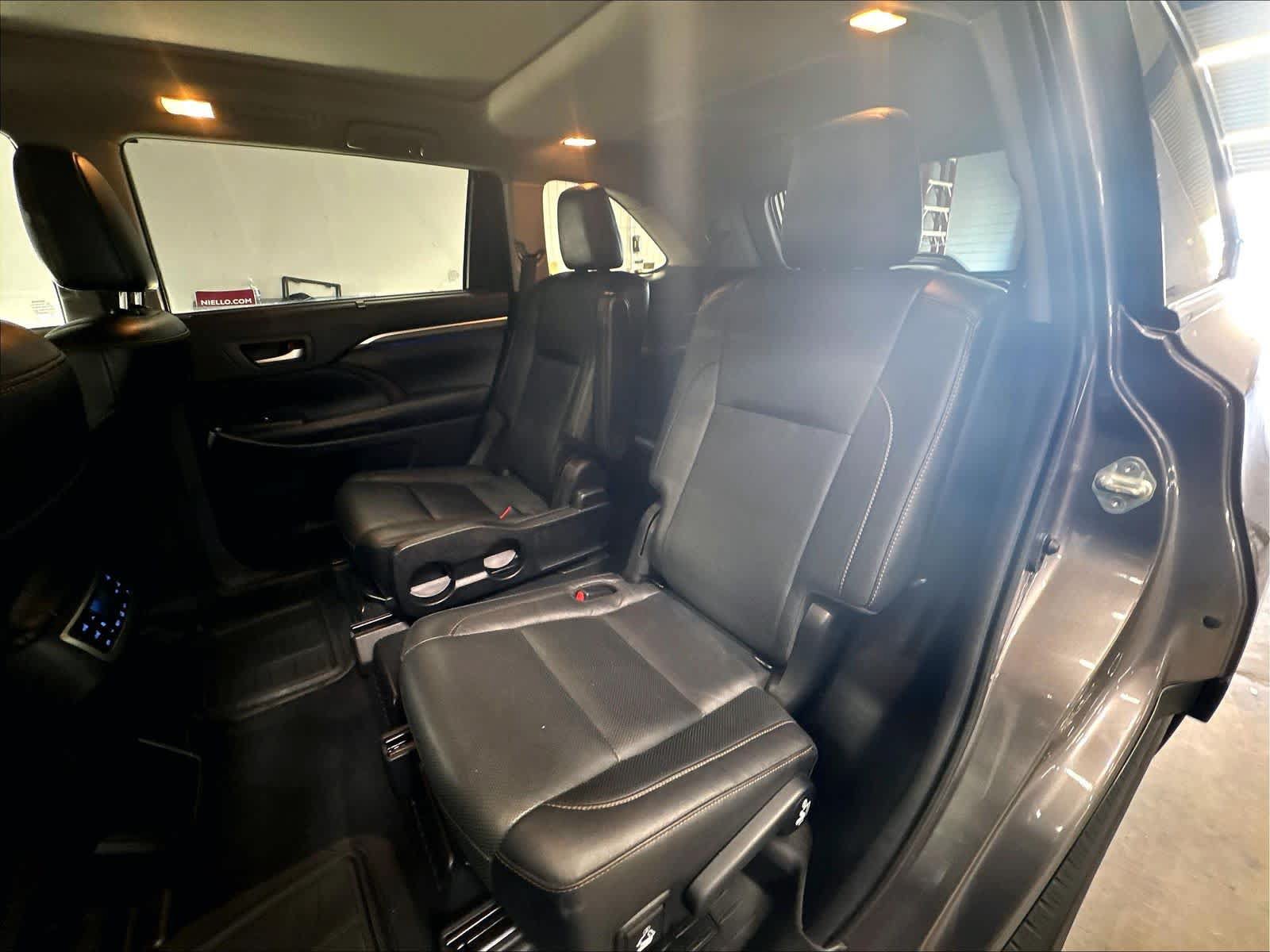 Used 2019 Toyota Highlander Limited Platinum AWD/4WD image 27