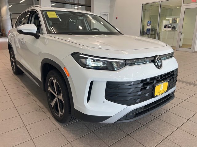 New 2025 Volkswagen Tiguan SE