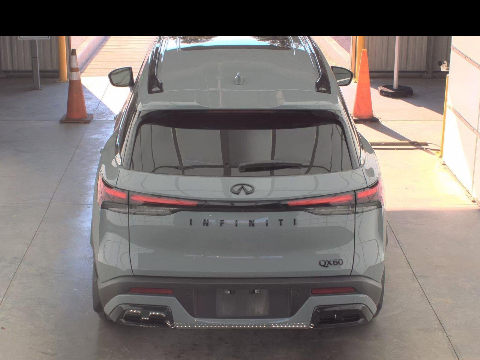 Certified 2025 INFINITI QX60 Luxe w/ Black Edition image 6