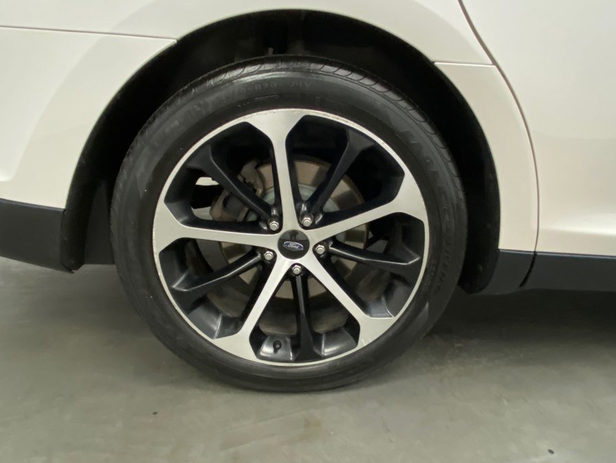 Used 2015 Ford Taurus SEL w/ Equipment Group 201A FWD image 17