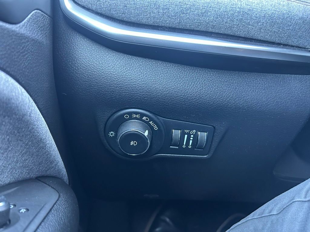 Used 2022 Jeep Compass Latitude image 28