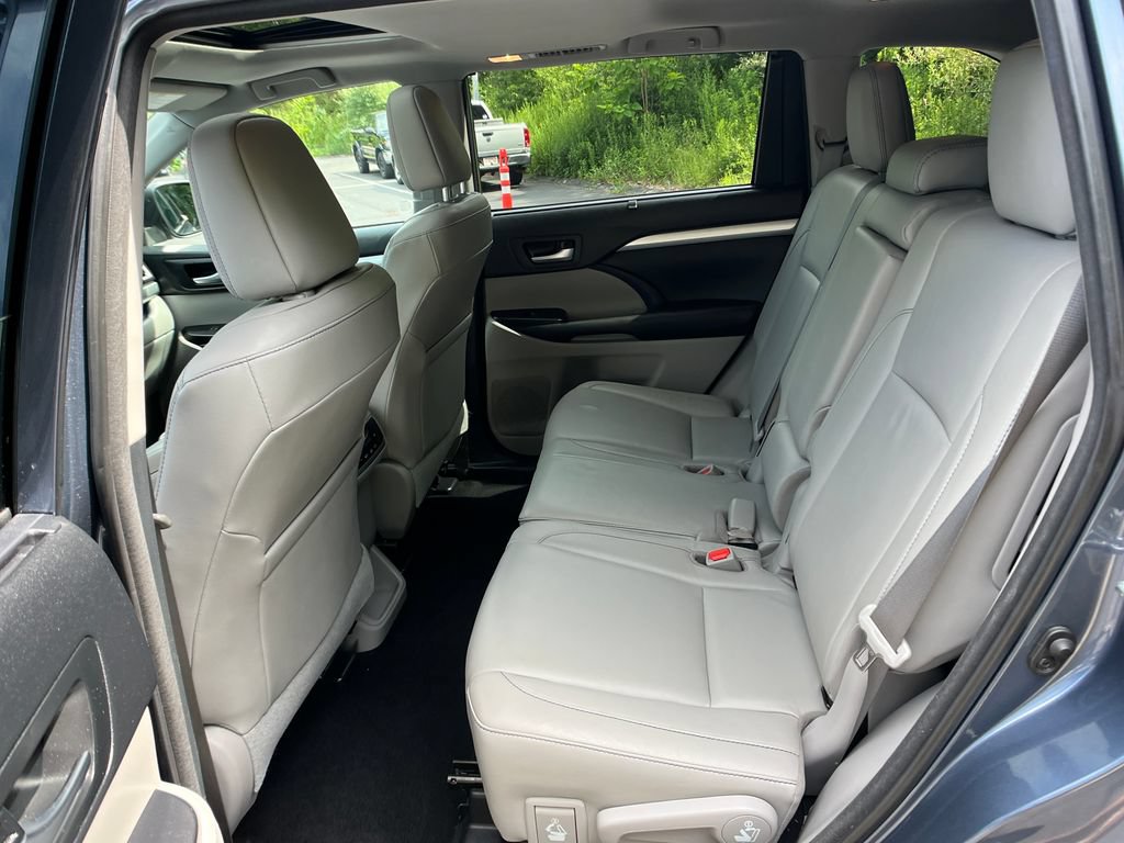 Used 2018 Toyota Highlander XLE AWD/4WD image 22