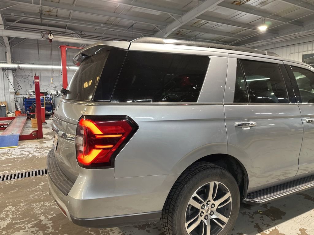 Used 2023 Ford Expedition Limited image 11
