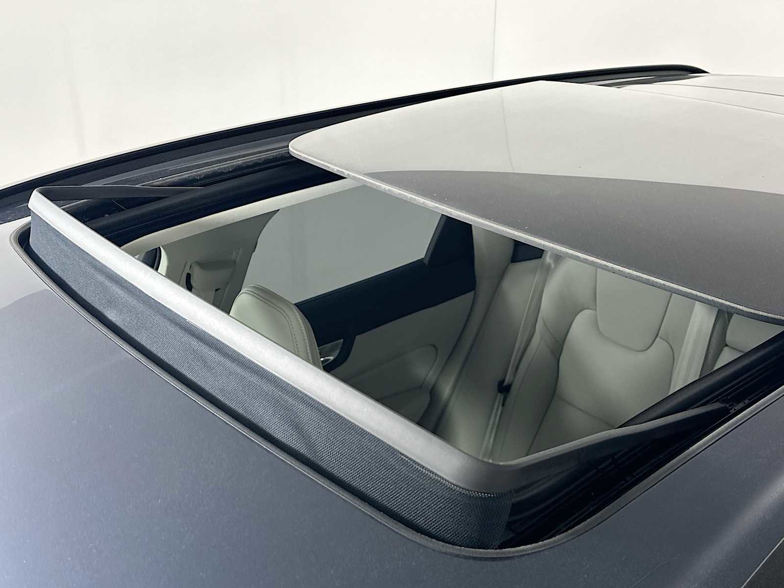 New 2026 Volvo XC60 B5 Ultra w/ Protection Package Premier image 20