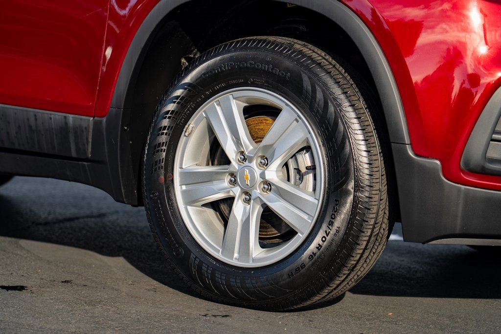 Used 2022 Chevrolet Trax LT w/ LT Convenience Package image 7