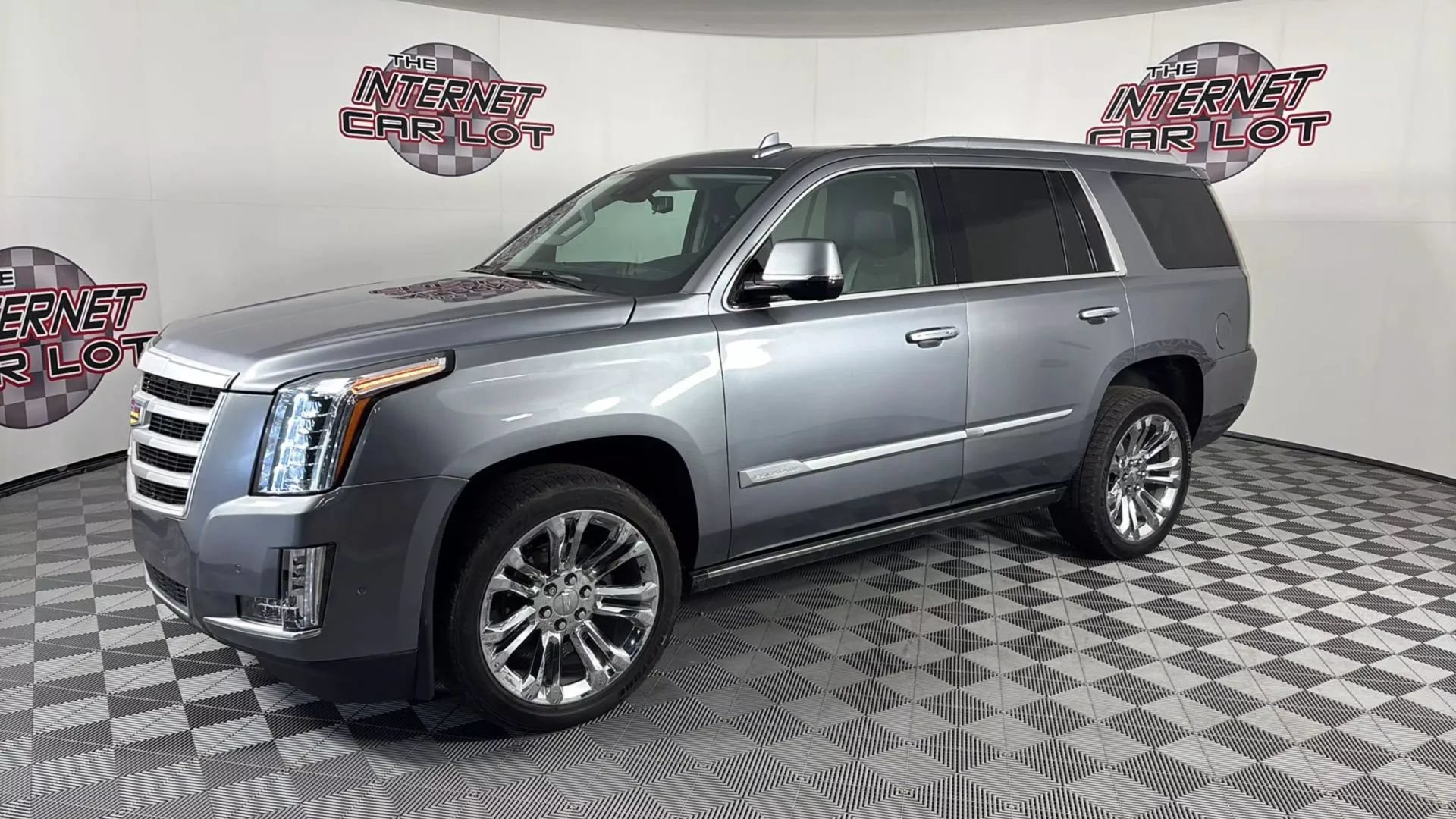 Used 2020 Cadillac Escalade Premium Luxury w/ LPO, Radiant Package AWD/4WD image 3