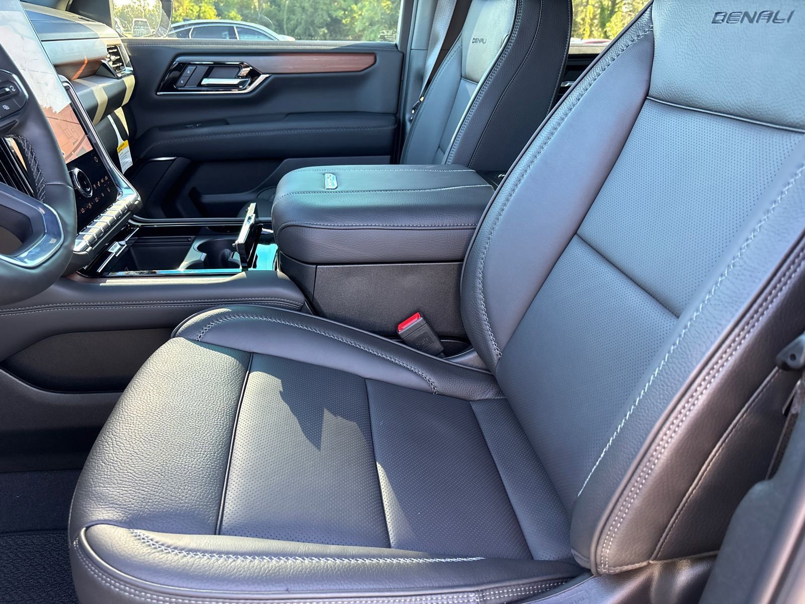 New 2026 GMC Yukon Denali w/ Denali Reserve Package image 23