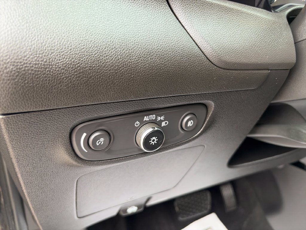 Used 2020 Buick Encore GX Essence w/ Experience Buick Package AWD/4WD image 18