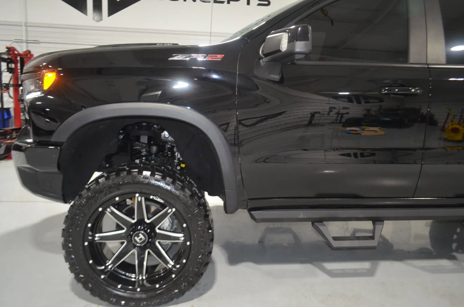 Used 2023 Chevrolet Silverado 1500 ZR2 w/ Technology Package AWD/4WD image 5