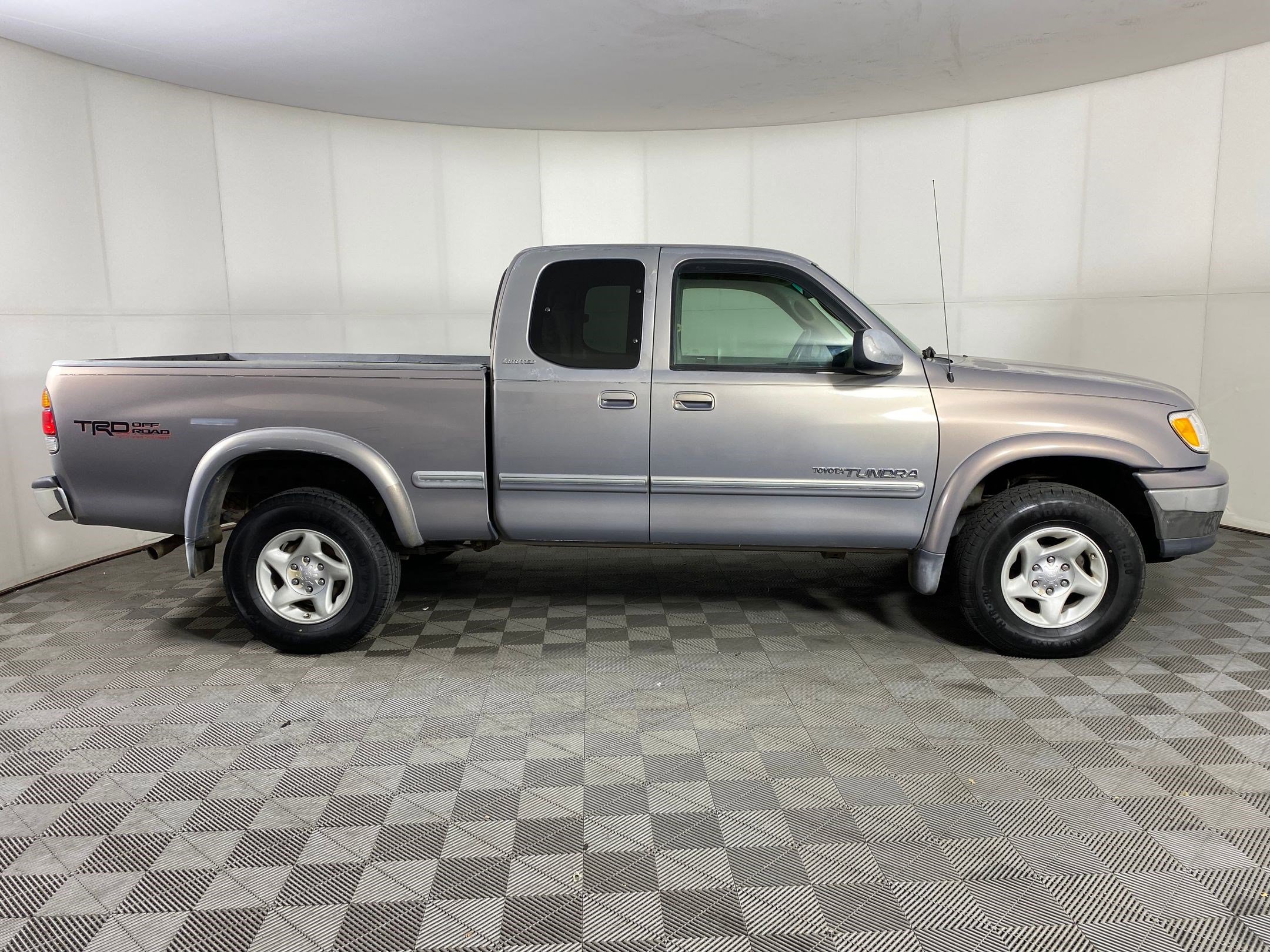 Used 2002 Toyota Tundra Limited image 7