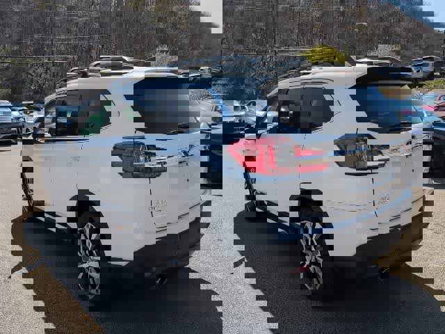 Used 2022 Subaru Ascent Limited image 3