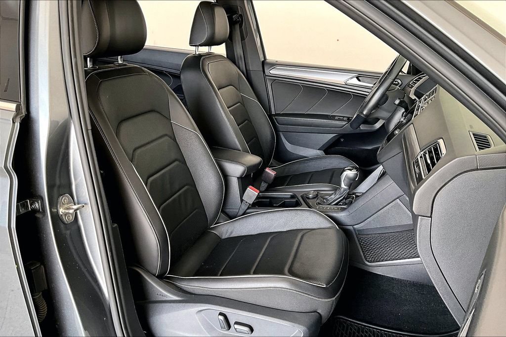Used 2022 Volkswagen Tiguan SEL R-Line AWD/4WD image 8