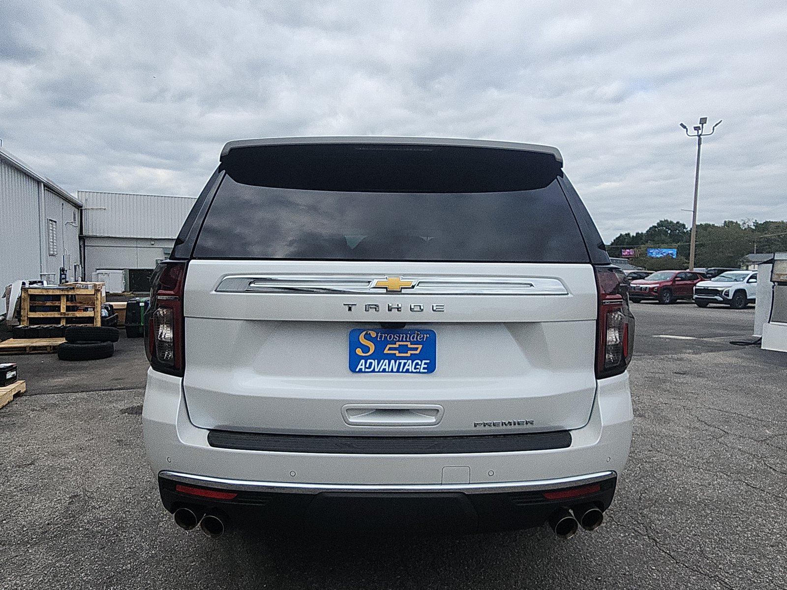 Used 2023 Chevrolet Tahoe Premier w/ Premium Package AWD/4WD image 4