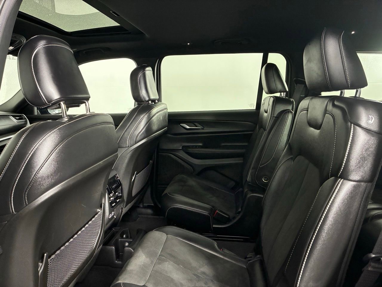 Used 2024 Jeep Grand Cherokee L Altitude image 26