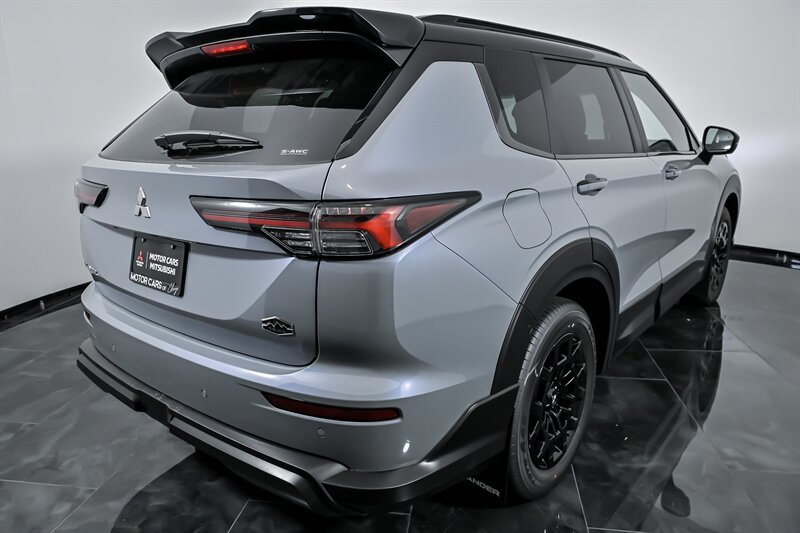 New 2025 Mitsubishi Outlander AWD image 8