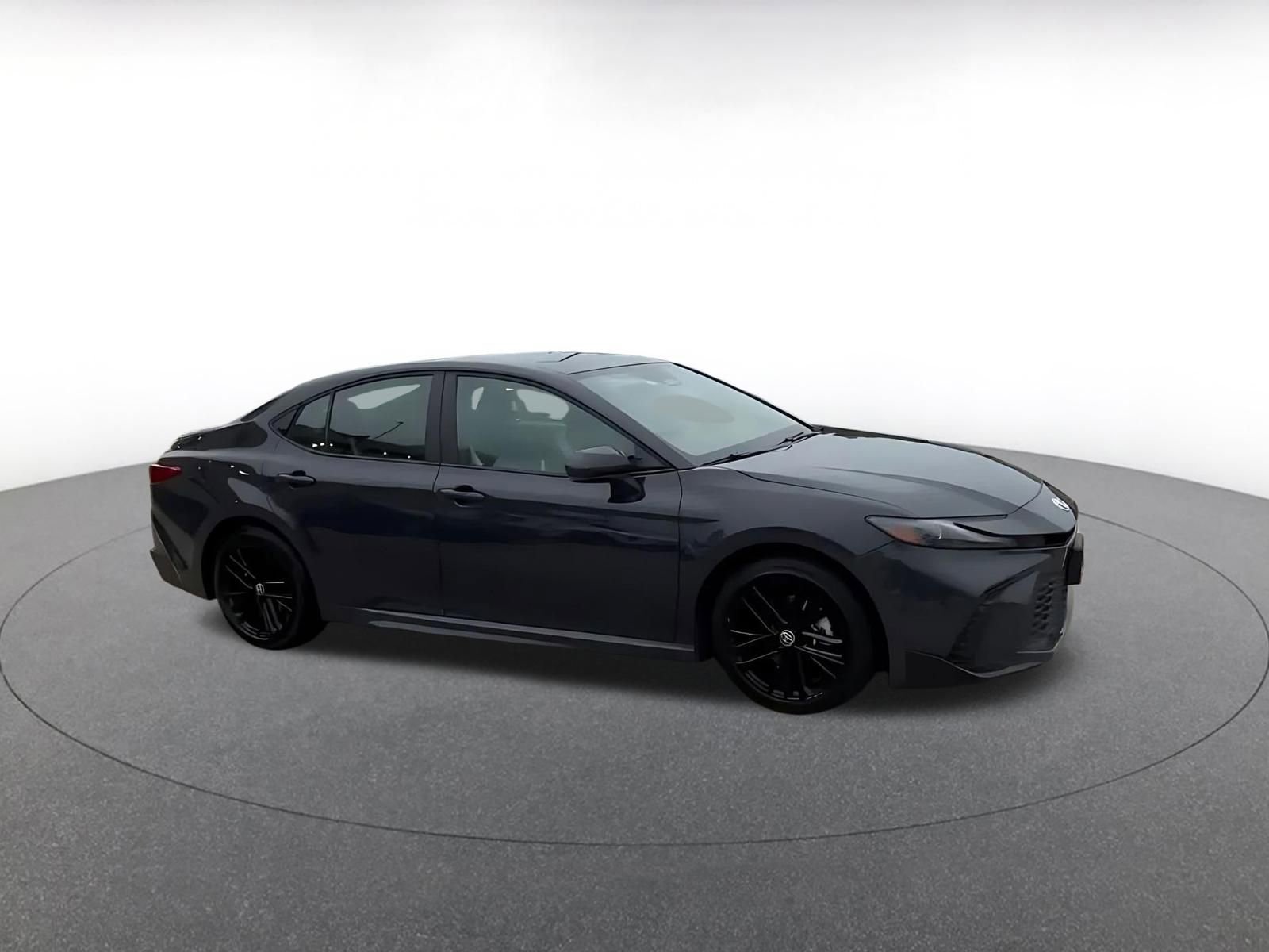 Used 2025 Toyota Camry SE FWD image 2