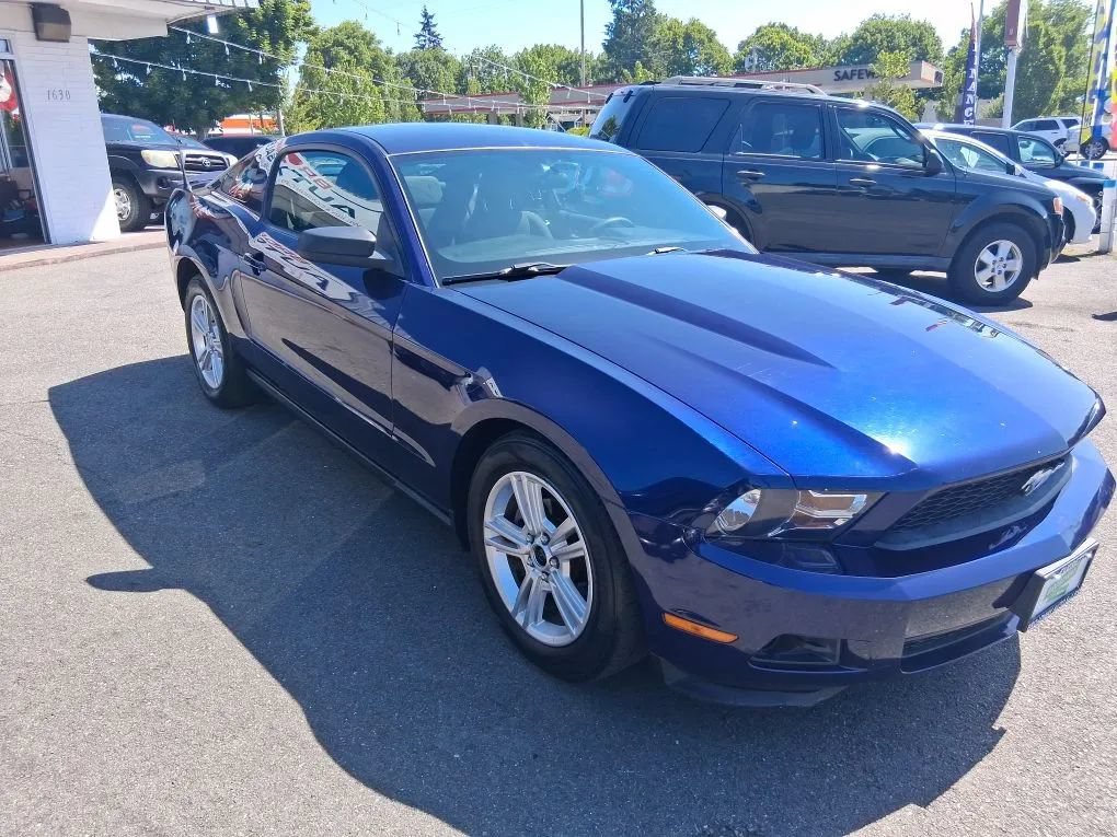 Used 2010 Ford Mustang Premium RWD image 3