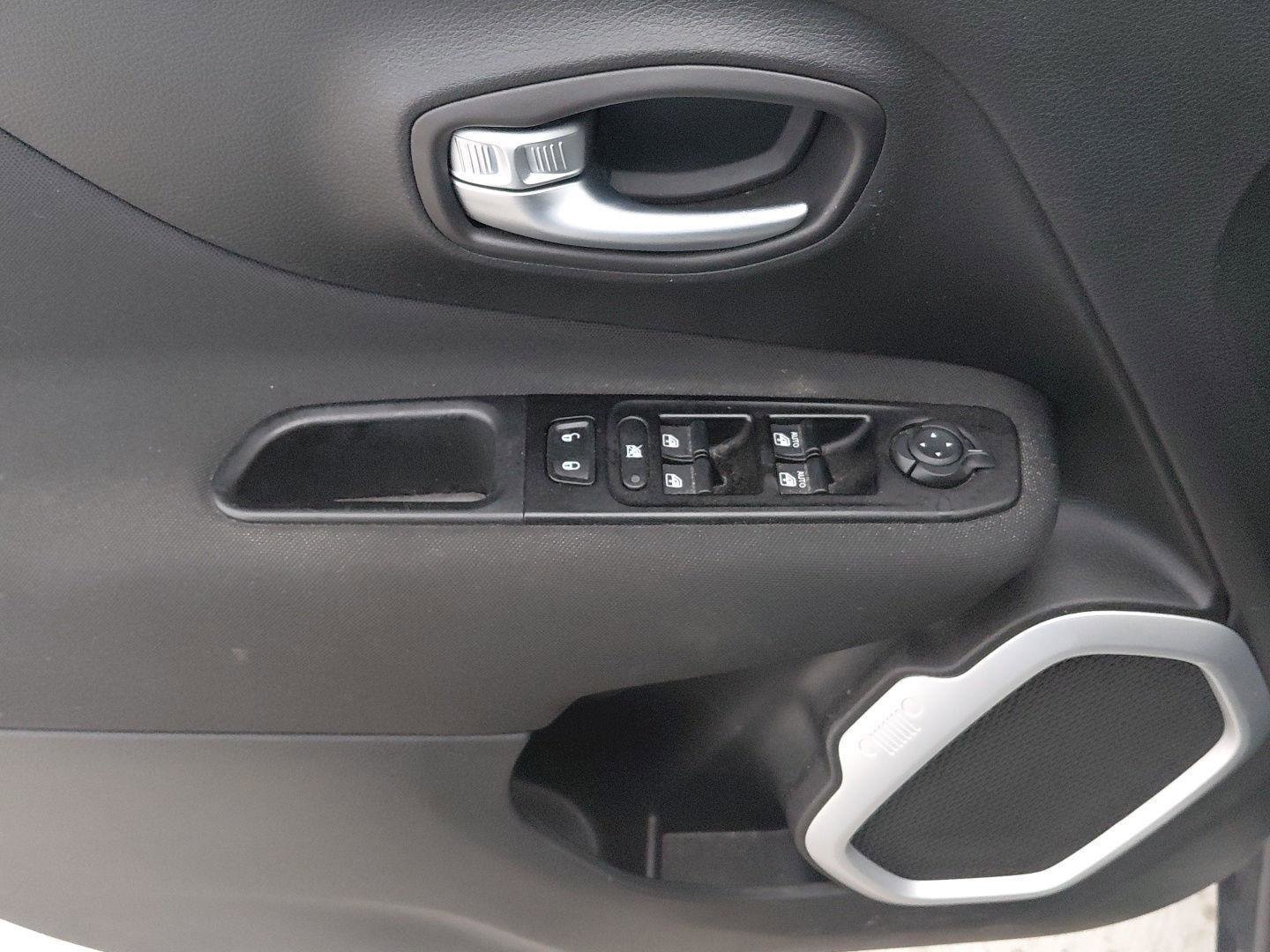 Used 2020 Jeep Renegade Latitude w/ Cold Weather Group AWD/4WD image 24