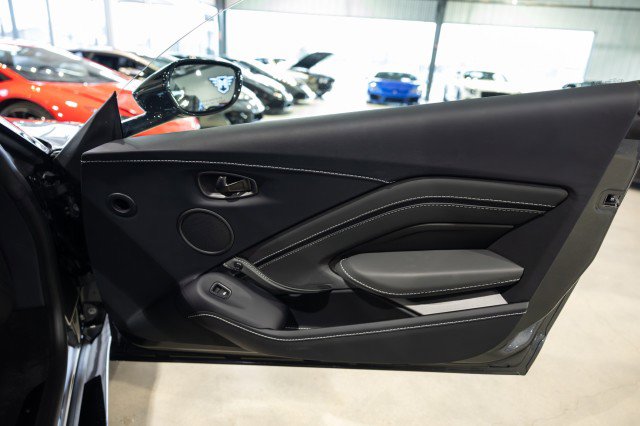 Used 2023 Aston Martin V8 Vantage Coupe image 28