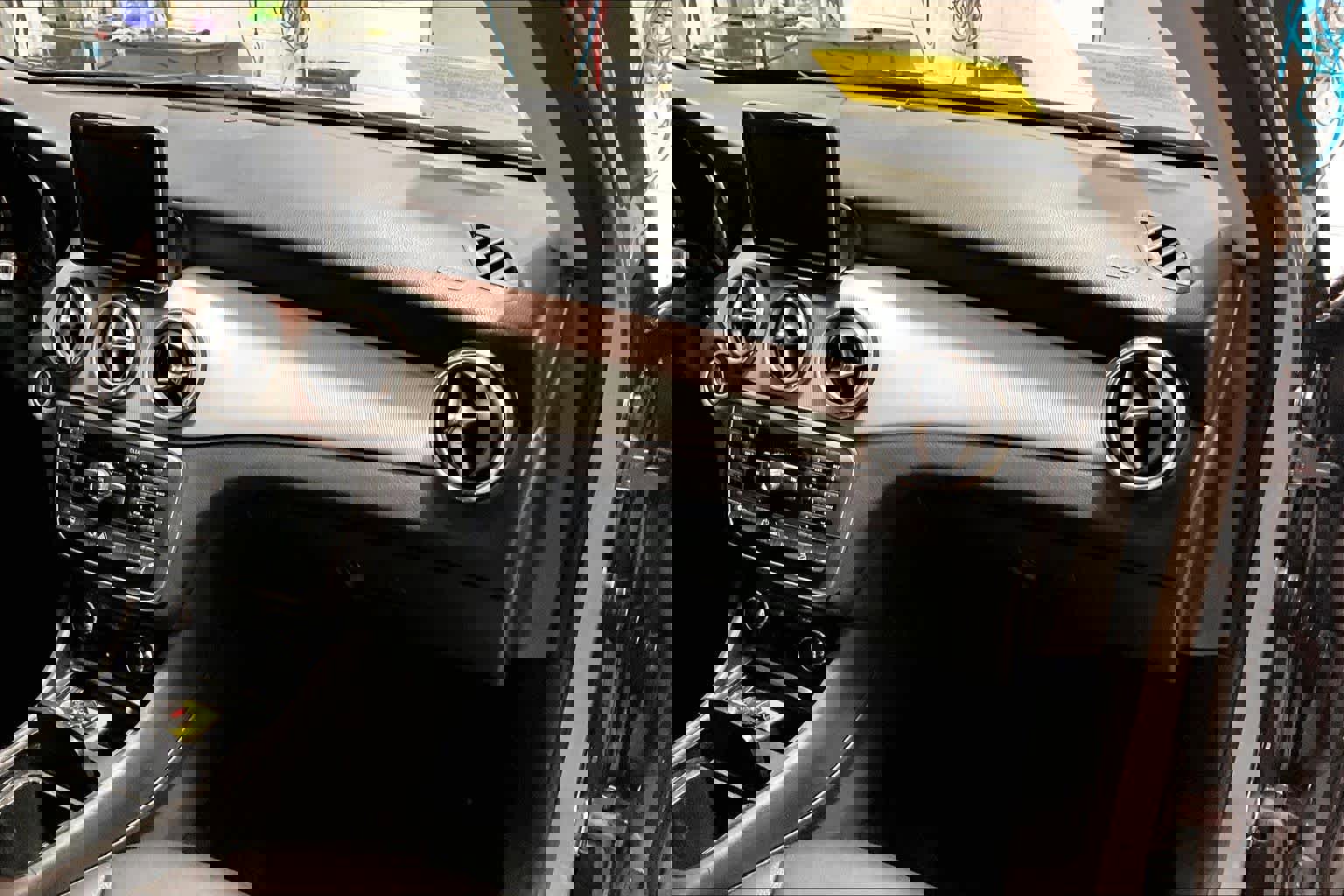 Used 2015 Mercedes-Benz GLA 250 4MATIC image 19