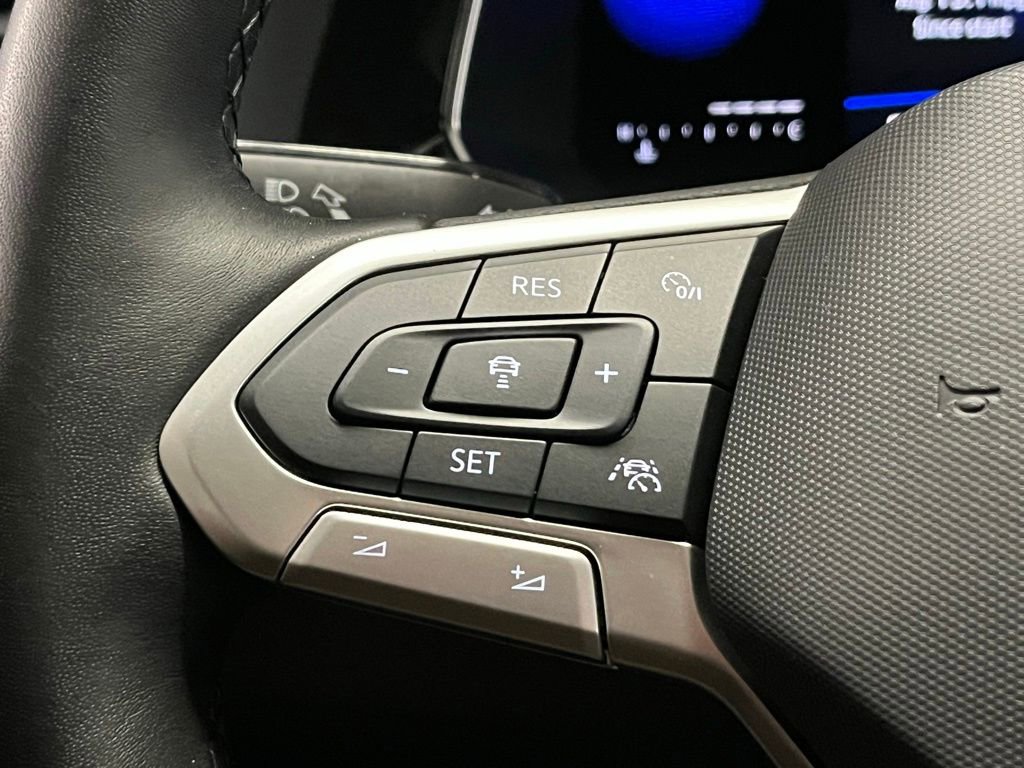 Used 2023 Volkswagen Jetta SE w/ Panoramic Sunroof Package image 24