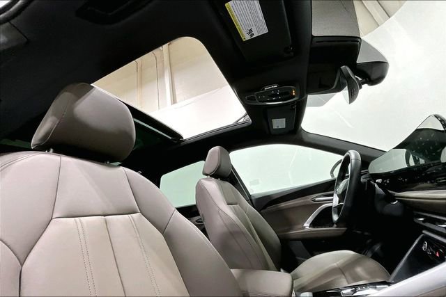 Used 2025 Audi Q5 Premium w/ Convenience Package image 16
