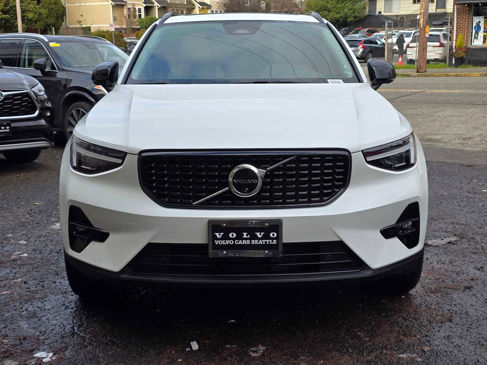 Certified 2024 Volvo XC40 B5 Ultimate w/ Climate Package image 9
