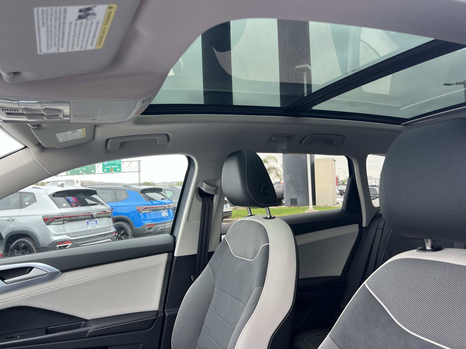 New 2026 Volkswagen Taos SE FWD image 19