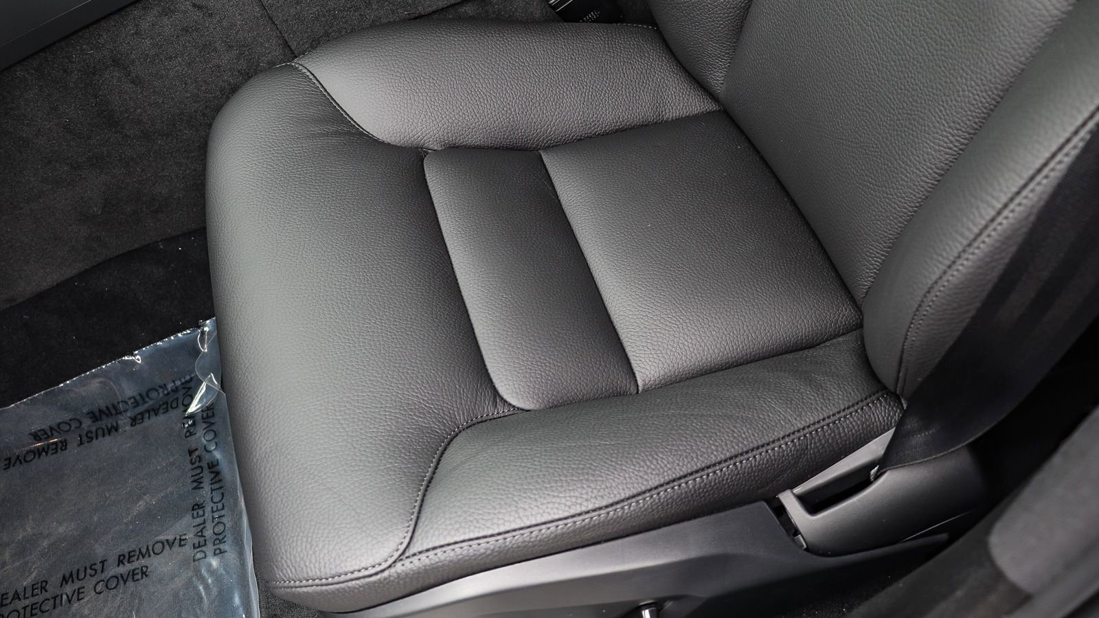 Used 2025 Volvo XC60 T8 Plus w/ Climate Package PRO AWD/4WD image 22