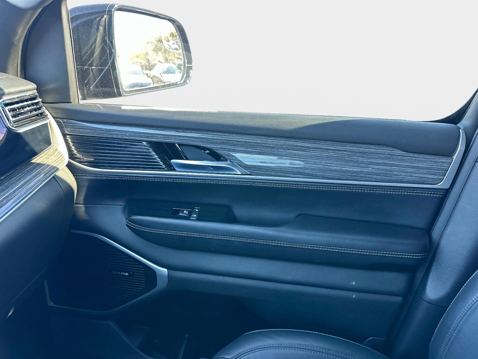 Used 2022 Jeep Wagoneer Series III w/ Flexible Seating Group image 24