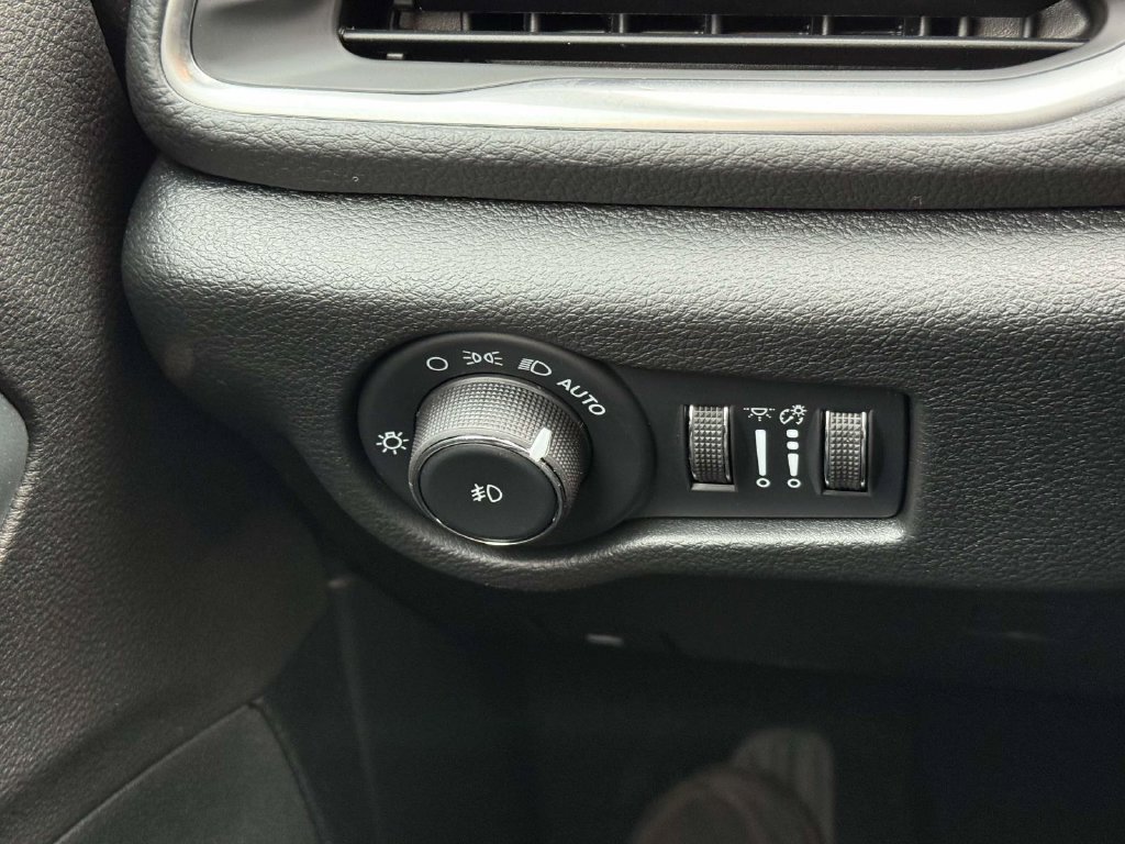New 2026 Chrysler Pacifica Limited w/ Uconnect Theater Family Group AWD/4WD image 33