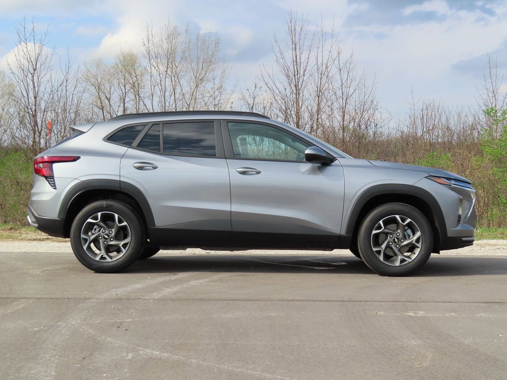 New 2026 Chevrolet Trax LT w/ Driver Confidence Package image 2