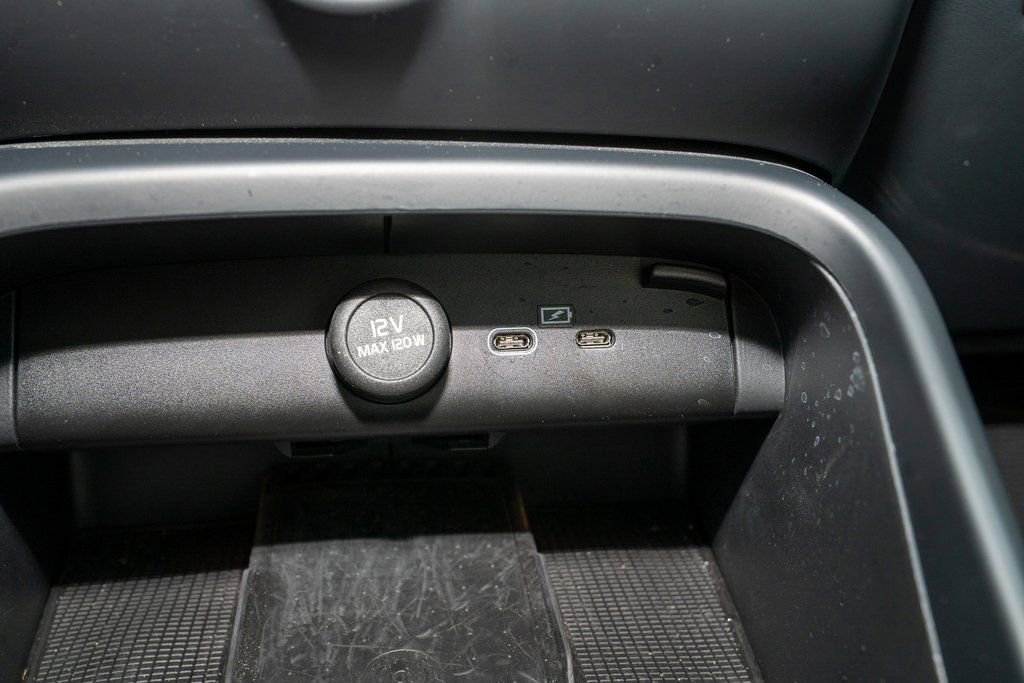 Used 2023 Volvo XC40 Recharge Ultimate image 10