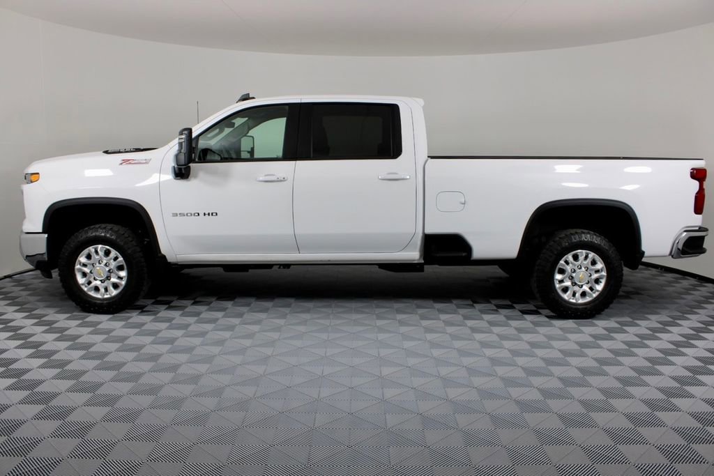 Used 2024 Chevrolet Silverado 3500 LT w/ Convenience Package AWD/4WD image 5