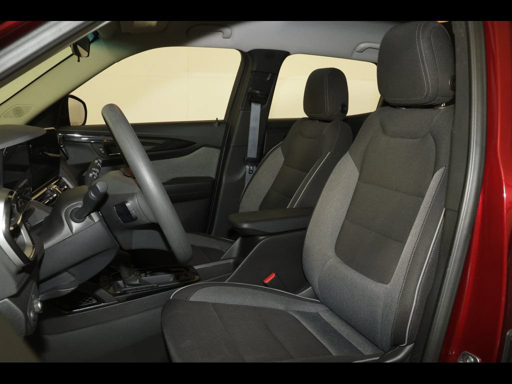 Used 2025 Chevrolet TrailBlazer LT FWD image 22