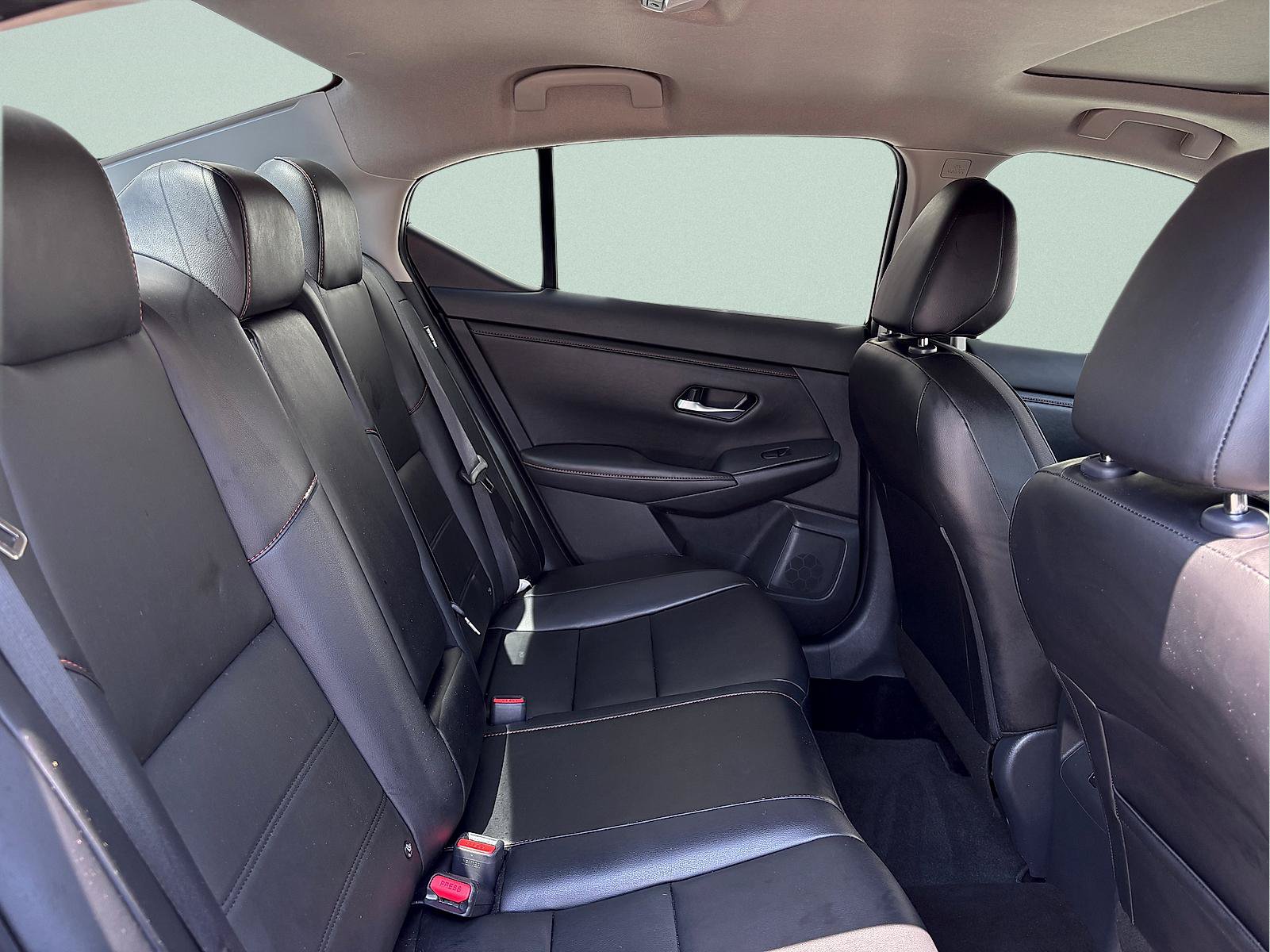 Used 2022 Nissan Sentra SR w/ SR Premium Package FWD image 27