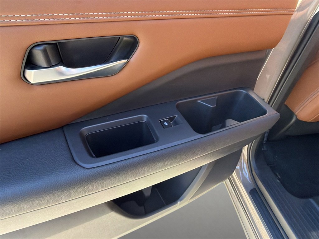 Used 2023 Nissan Pathfinder Platinum w/ Cargo Package image 28