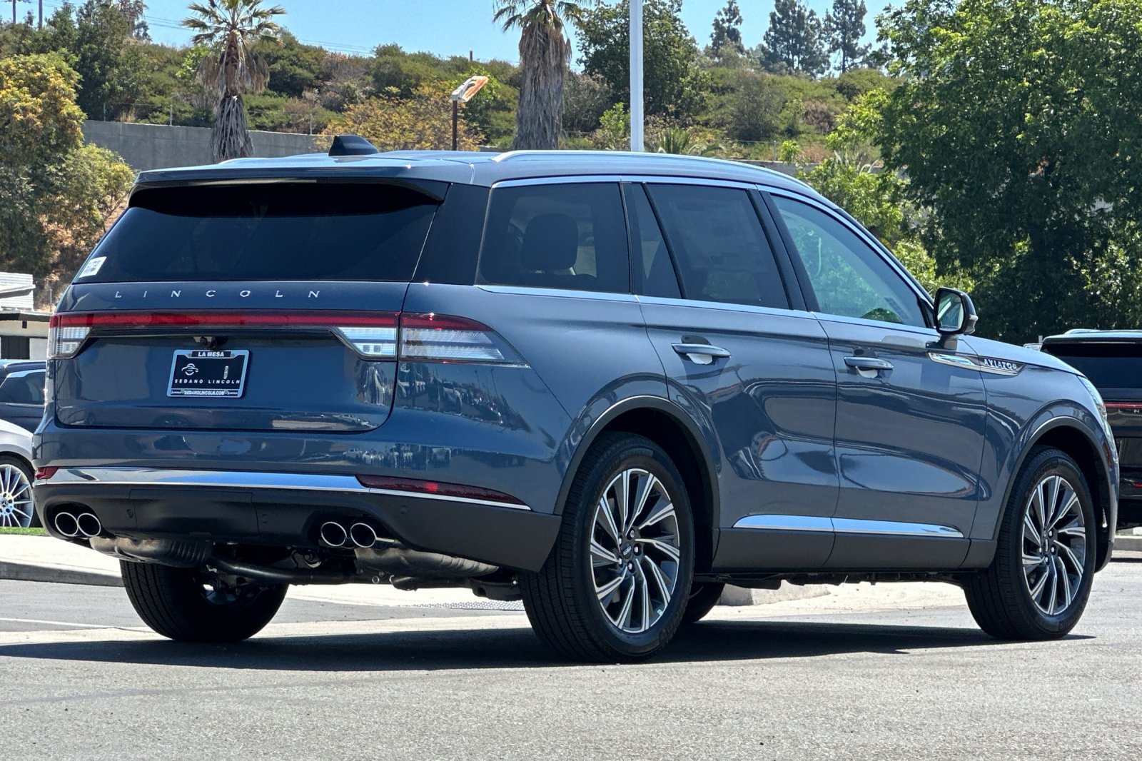 New 2026 Lincoln Aviator AWD image 3