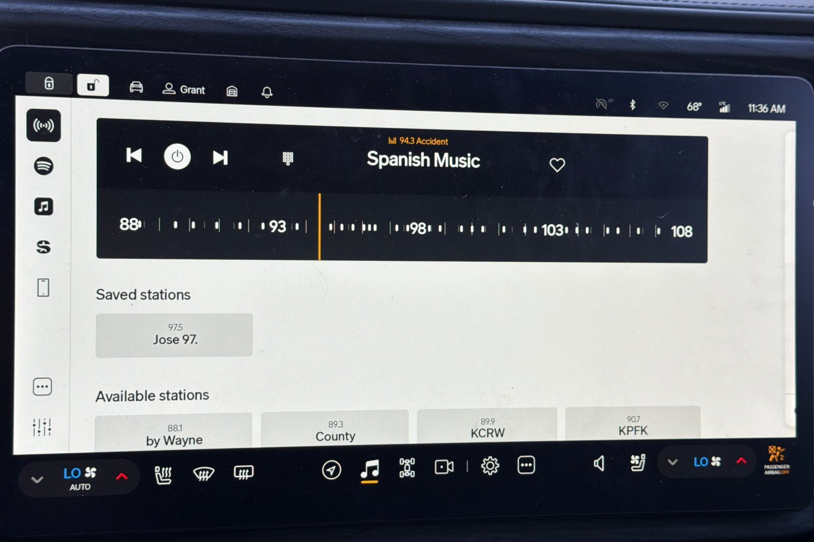 Used 2024 Rivian R1S Adventure image 18