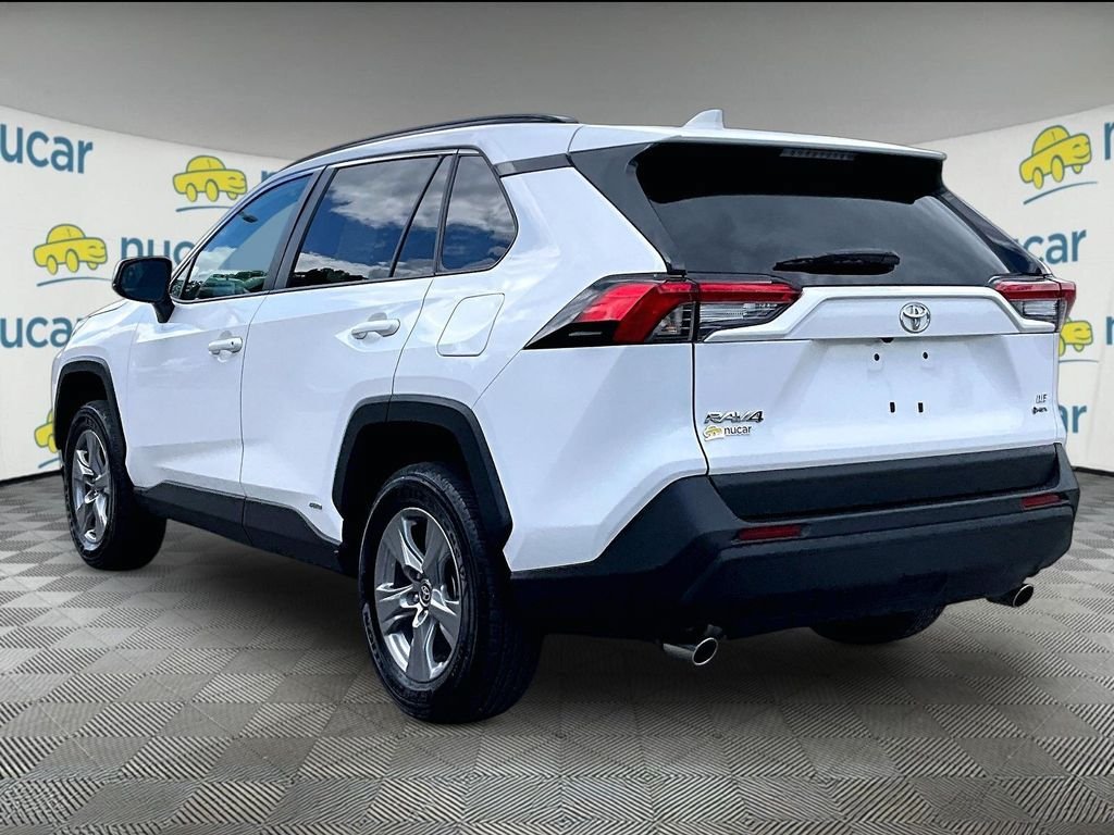 Used 2025 Toyota RAV4 LE AWD/4WD image 4