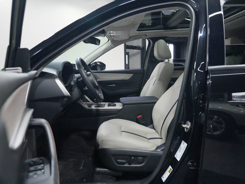 Used 2024 MAZDA CX-90 Plug-In Hybrid w/ Premium Pkg AWD/4WD image 30