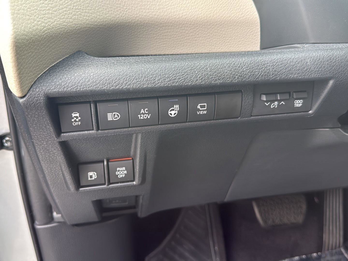 Used 2022 Toyota Sienna Platinum image 27