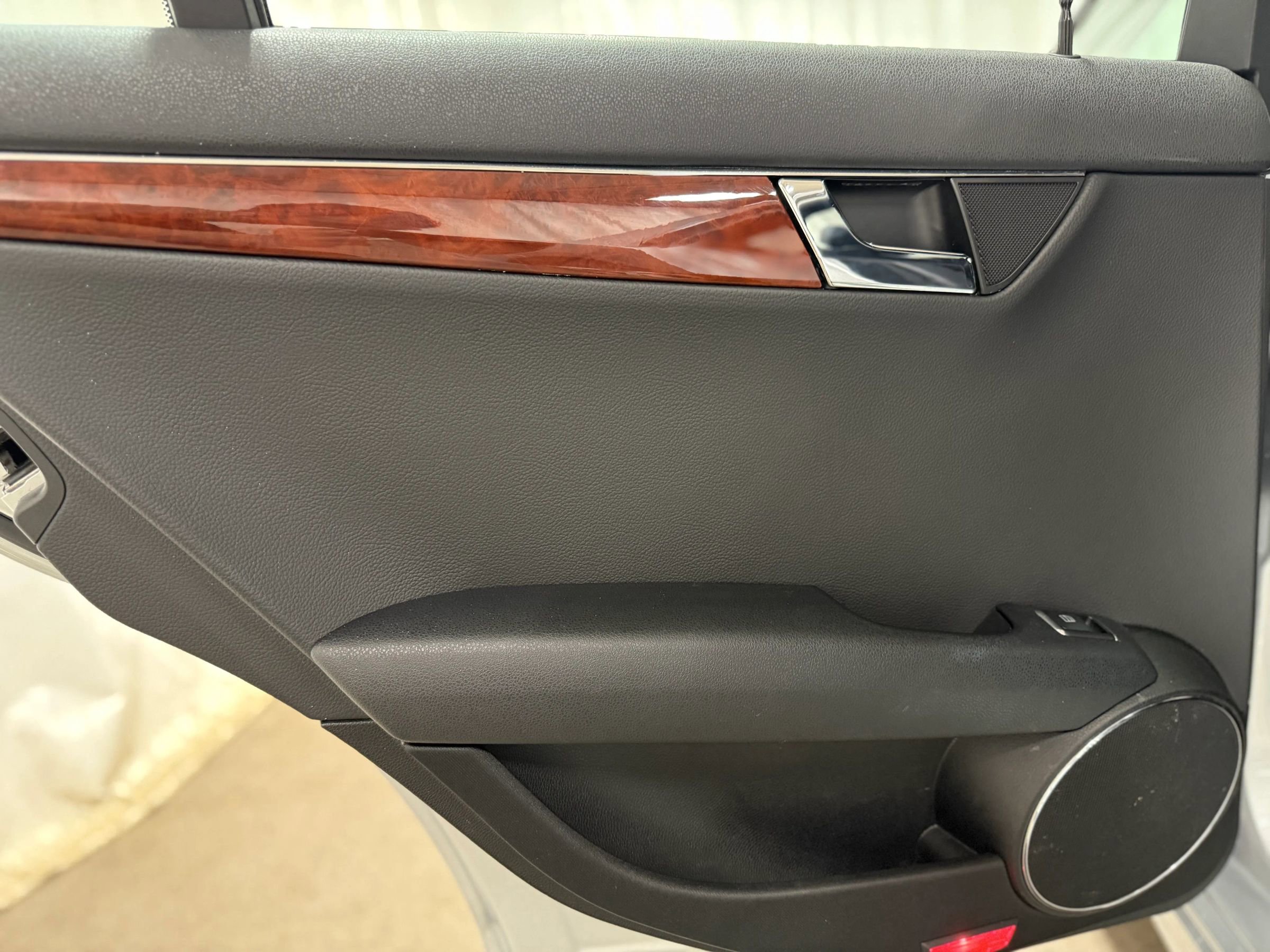 Used 2010 Mercedes-Benz C 300 Sedan image 34
