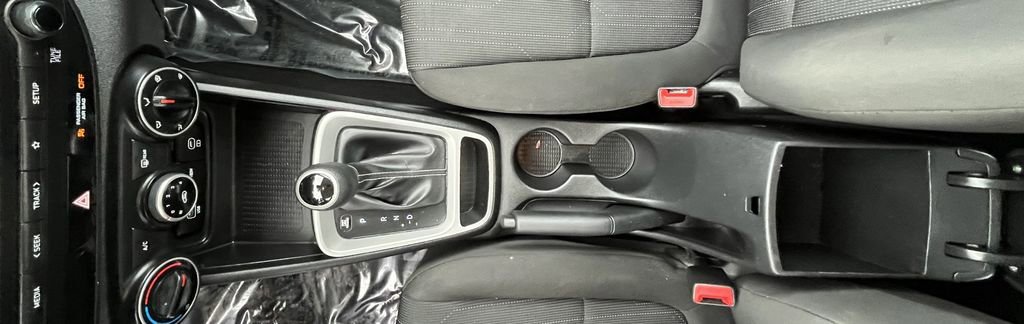 Used 2023 Hyundai Venue SE w/ Cargo Package image 15