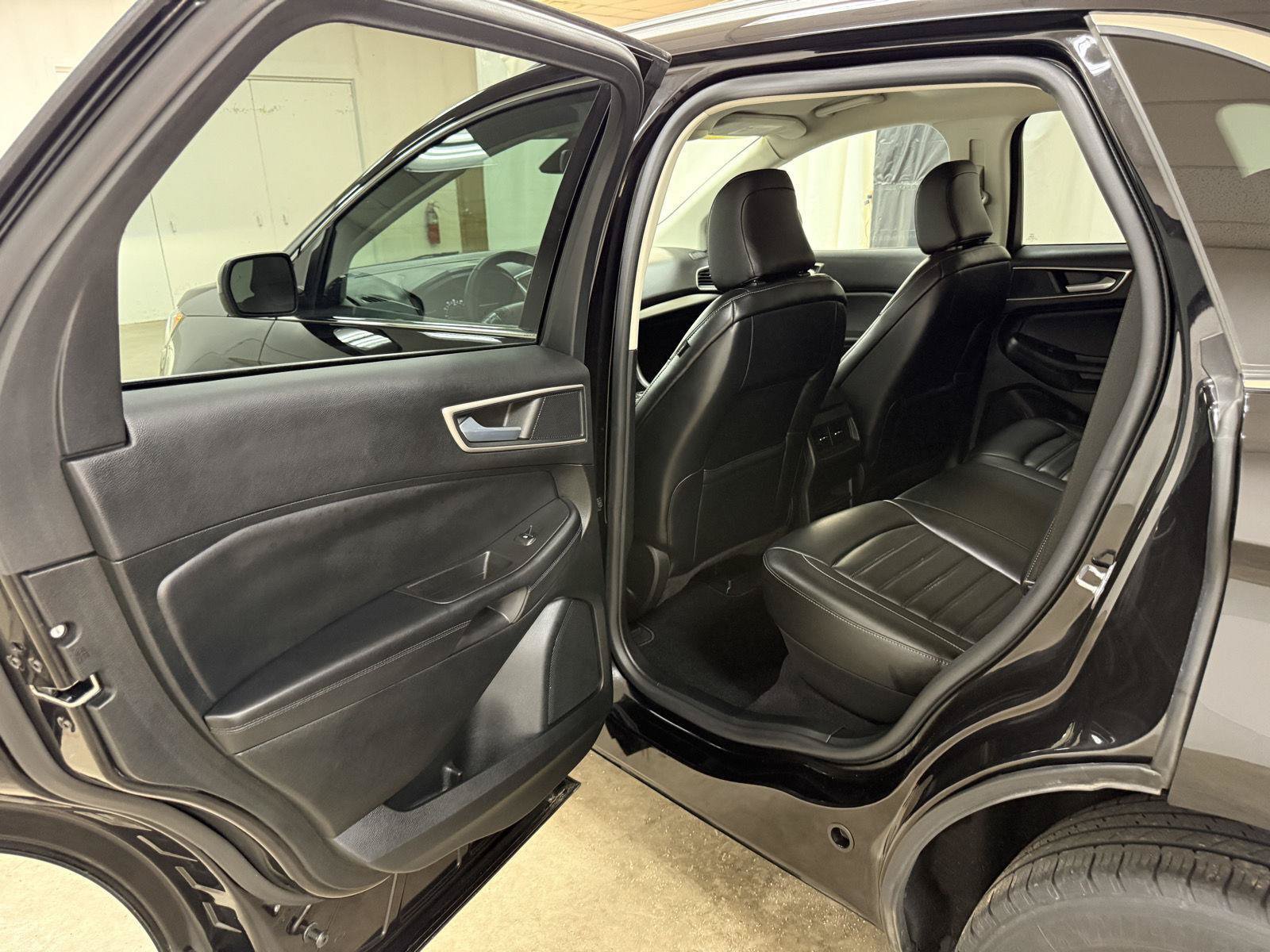 Used 2023 Ford Edge SEL w/ Convenience Package AWD/4WD image 21