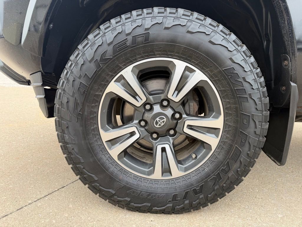 Used 2017 Toyota Tacoma TRD Sport w/ Premium & Technology Package image 32