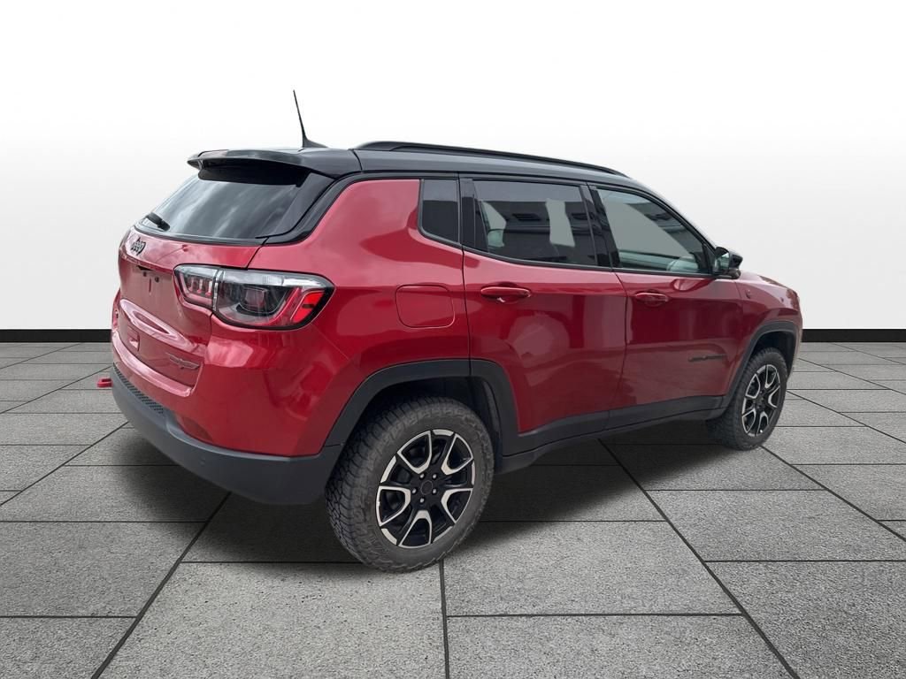 Used 2025 Jeep Compass Trailhawk AWD/4WD image 5
