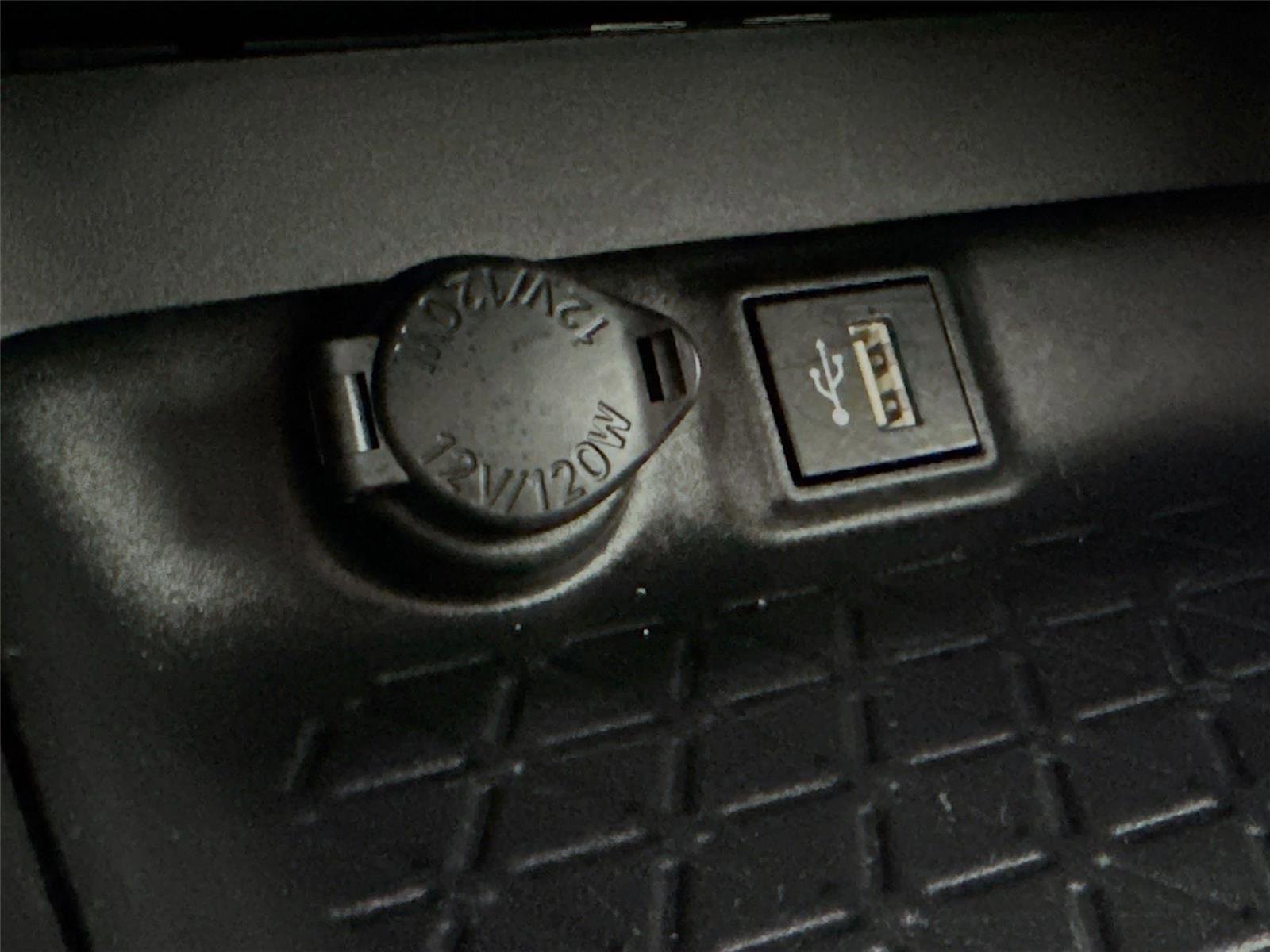 Certified 2025 Toyota RAV4 XLE AWD/4WD image 30