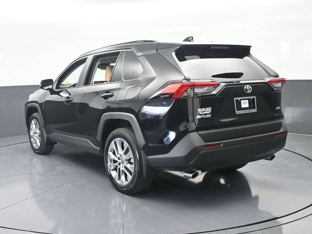 Used 2025 Toyota RAV4 XLE Premium FWD image 4
