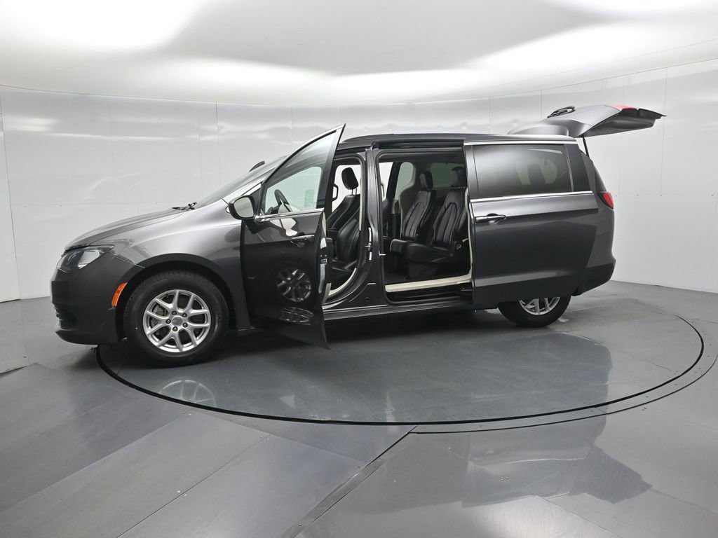 Used 2020 Chrysler Voyager Lxi image 39